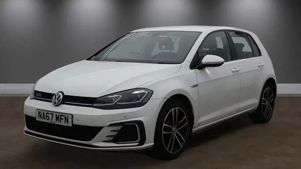 Used VW Golf VII GTE 204 HP (150 kW) 2017 White Hatchback
