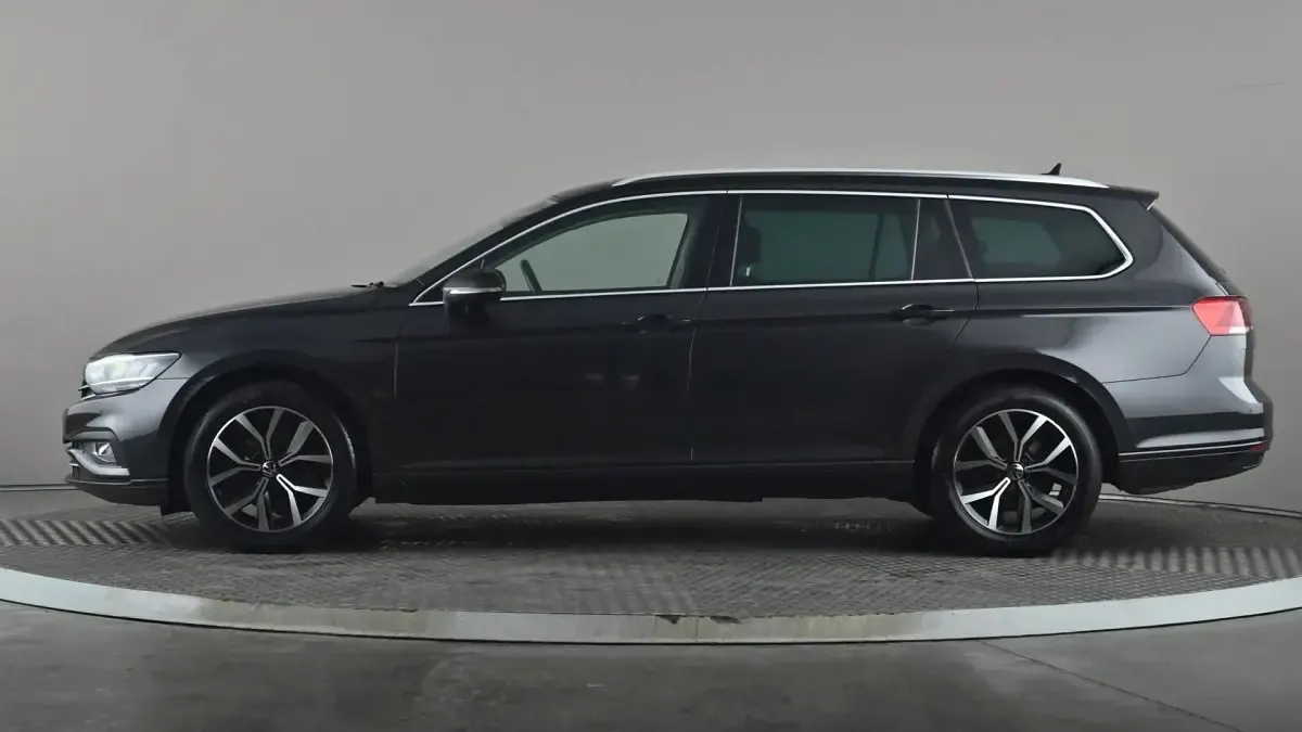 Used VW Passat SEL 150 HP (110 kW) 2022 Grey Estate