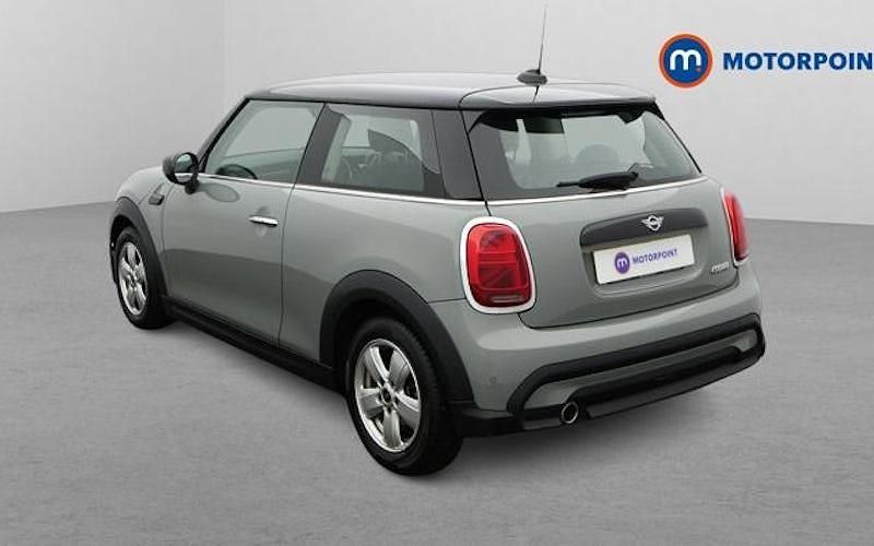 Begagnad Mini Cooper Classic 136 HK (100 kW) 2022 Grå Halvkombi