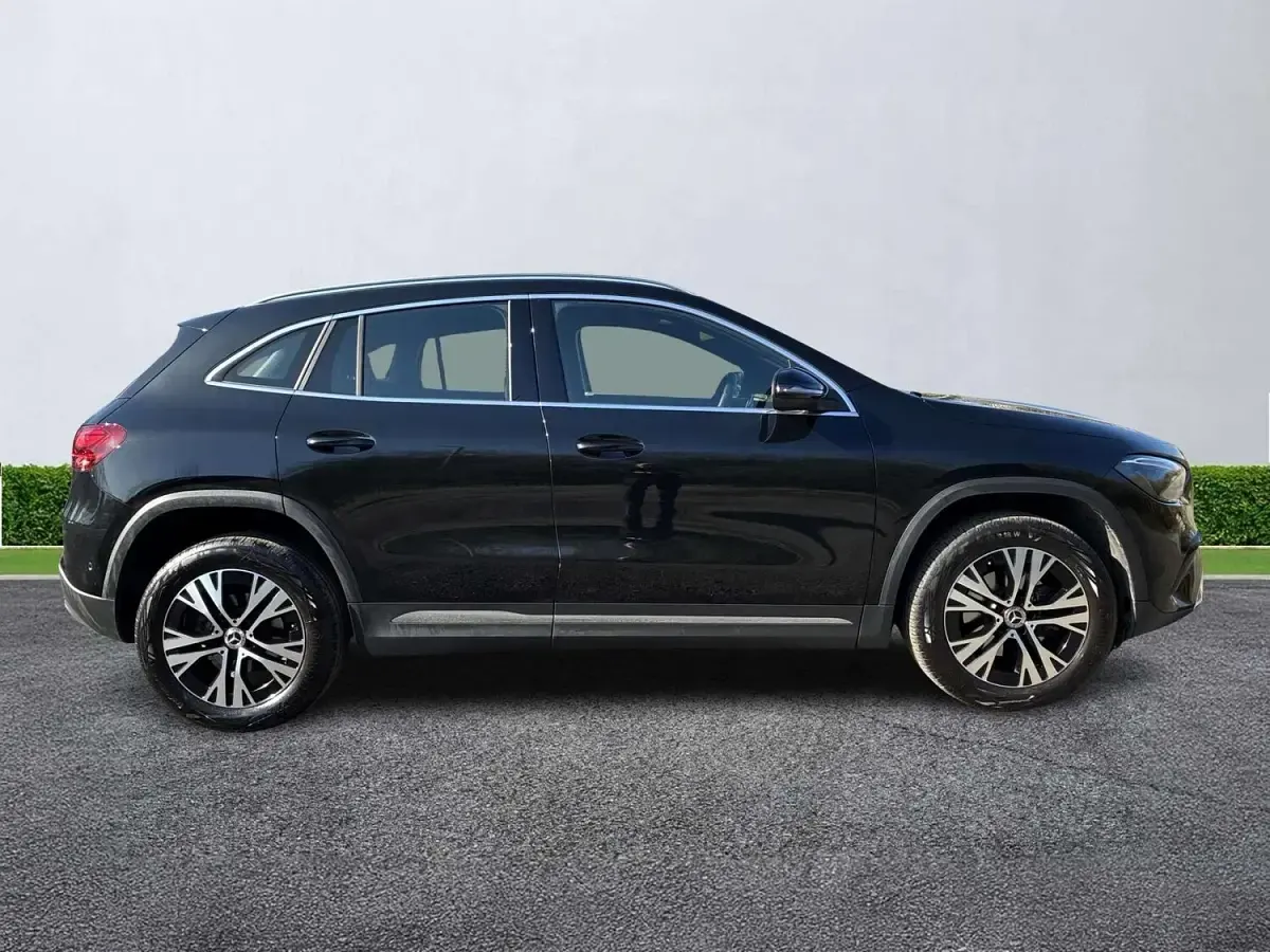 Used Mercedes GLA200 Executive 150 HP (110 kW) 2025 Black SUV