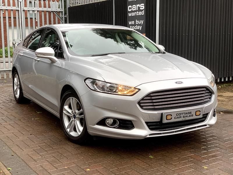 Used Ford Mondeo Titanium 180 HP (132 kW) 2015 Silver Hatchback