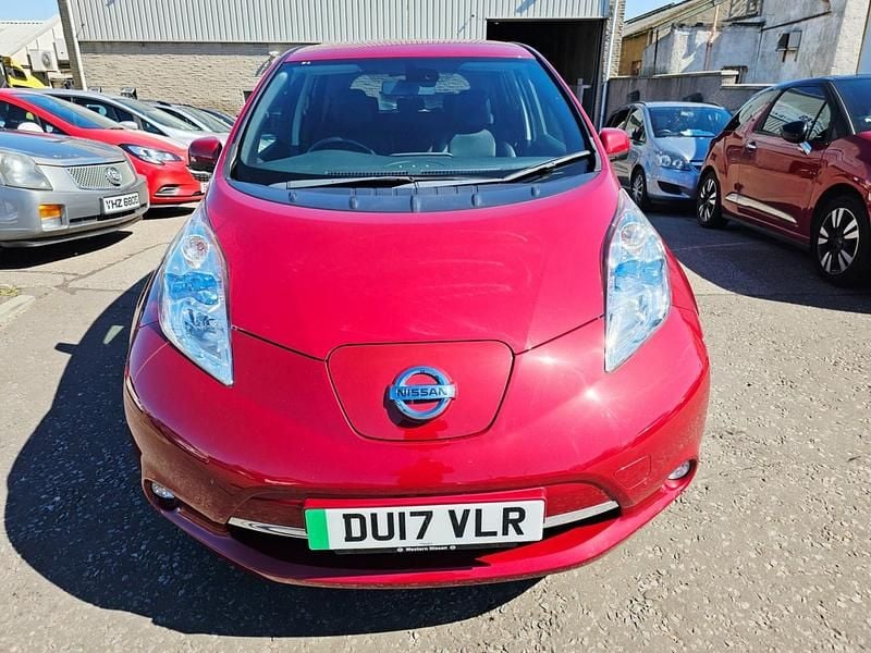 Begagnad Nissan Leaf Tekna 80 kW (109 HK) 2017 Röd Halvkombi