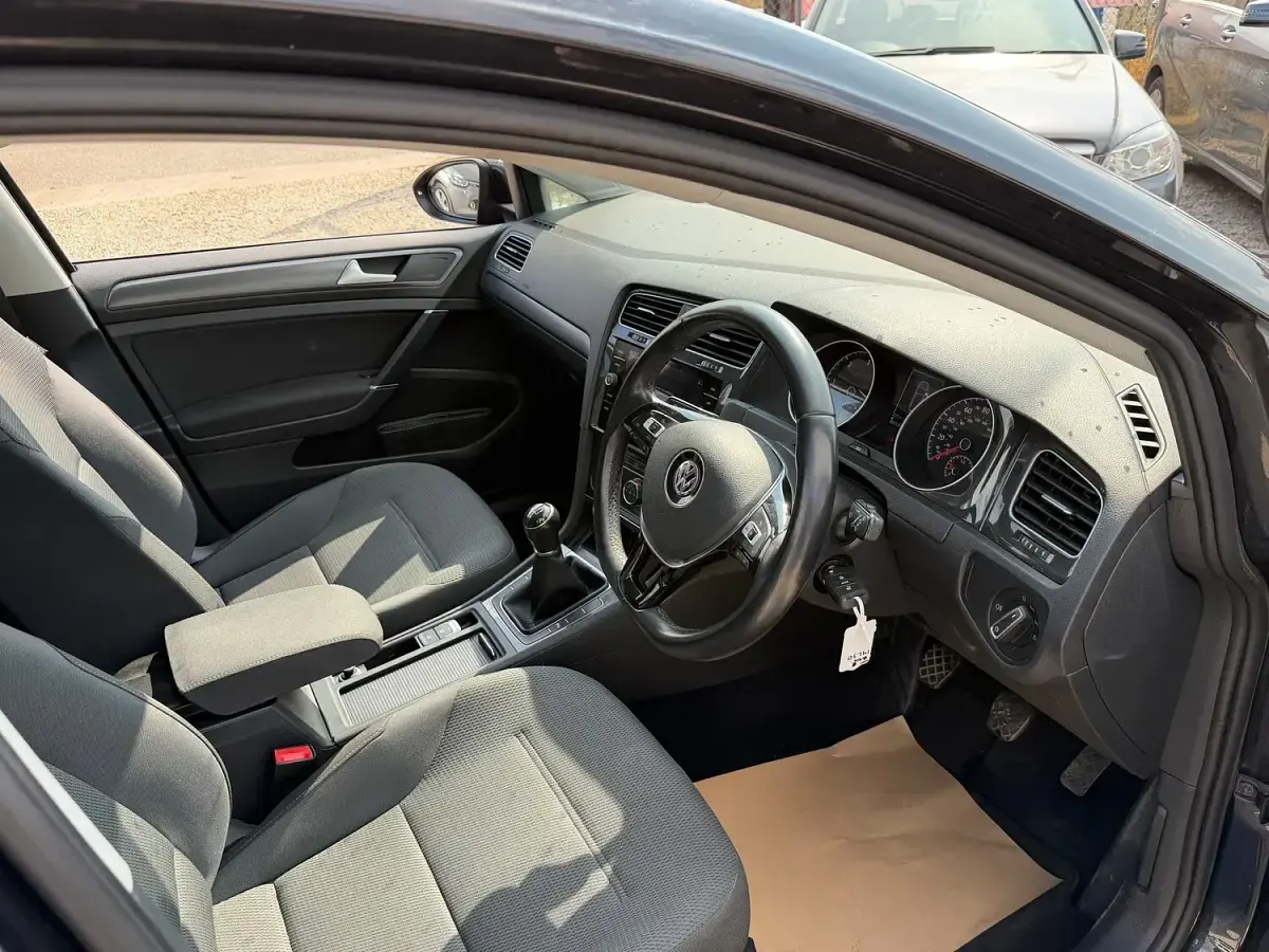 Used VW Golf VII SE 115 HP (84 kW) 2018 Black Estate