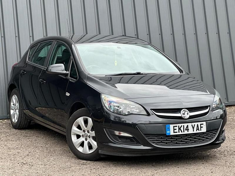 Black Used 2014 Vauxhall Astra Design Edition Hatchback | £2,598 (Fair price) - Image 1/4
