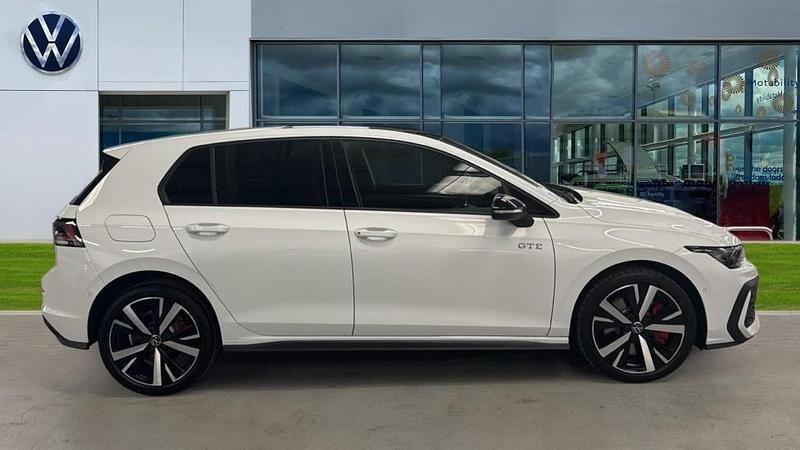 New VW Golf VIII GTE 272 HP (200 kW) 2026 Pure white Hatchback