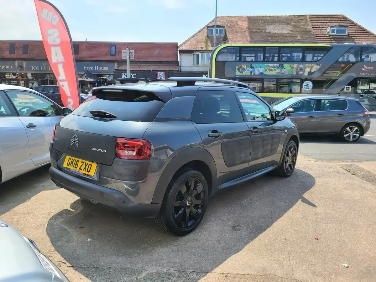 Used Citroën C4 Cactus Flair 100 HP (73 kW) 2016 Grey Hatchback