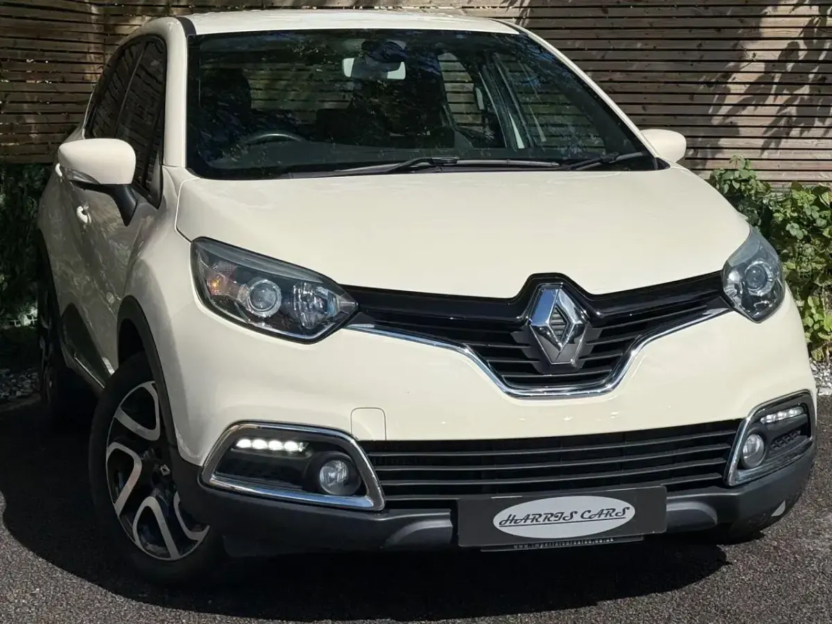 Used Renault Captur Dynamique 90 HP (66 kW) 2014 Cream SUV