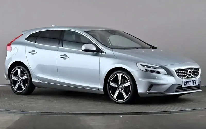 Used Volvo V40 R-Design 120 HP (88 kW) 2019 Hatchback