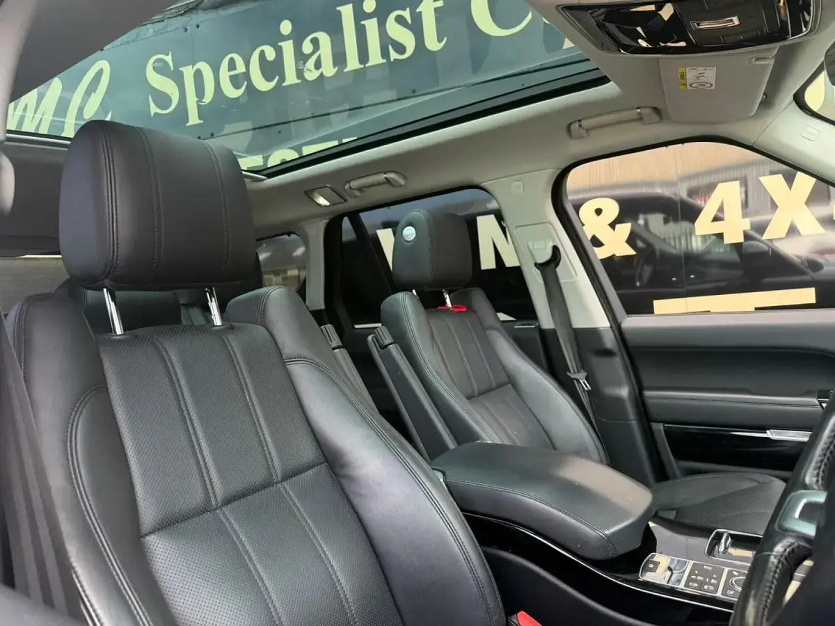 Used Land Rover Range Rover Vogue 306 HP (225 kW) 2017 Black SUV
