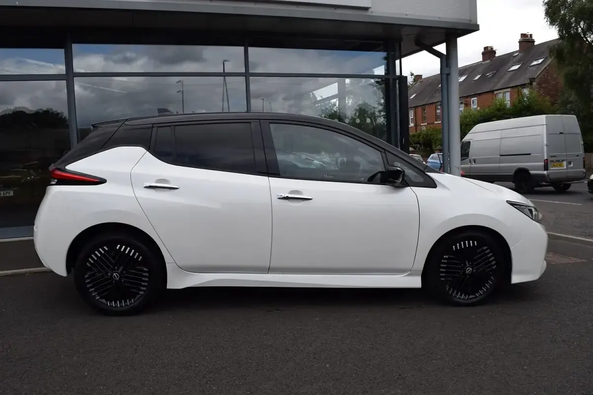 Used Nissan Leaf Tekna 110 kW (150 HP) 2024 White Hatchback
