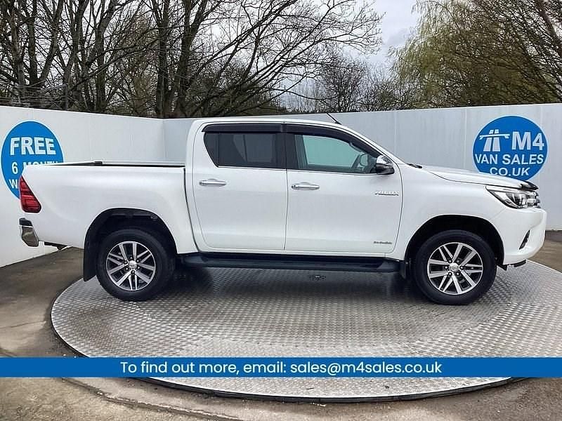 Used Toyota HiLux 150 HP (110 kW) 2020 White Pickup