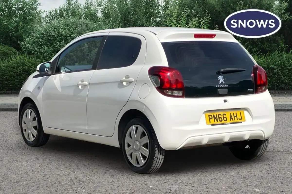 Used Peugeot 108 Active 67 HP (49 kW) 2016 White
