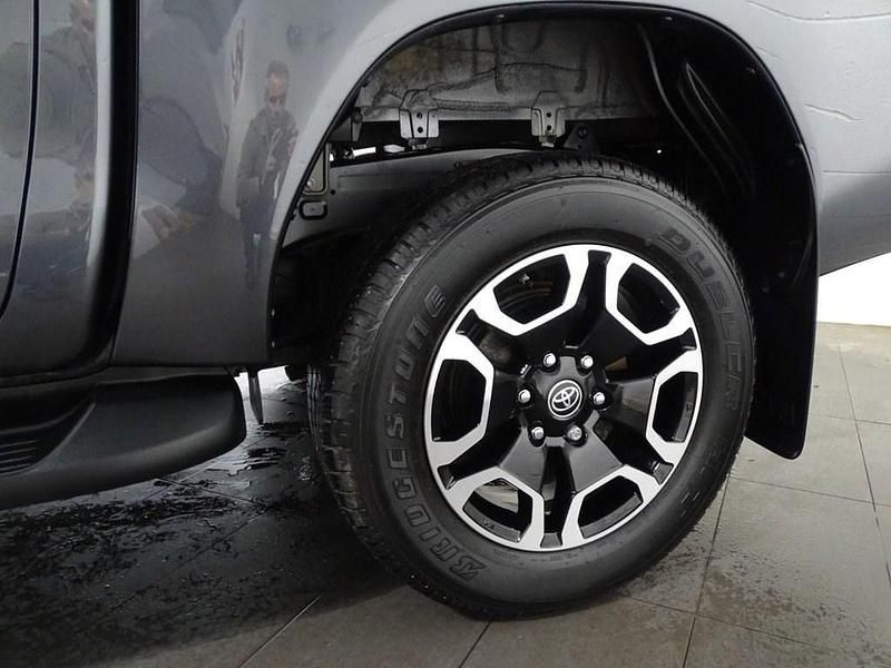 Used Toyota HiLux 150 HP (110 kW) 2024 Grey Pickup