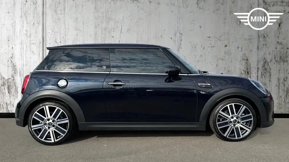 Begagnad Mini Cooper S Exclusive 176 HK (129 kW) 2024 Svart Halvkombi