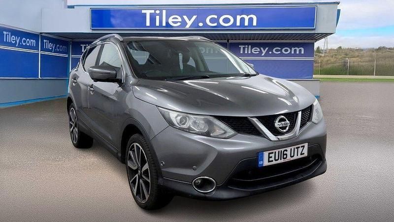 Used Nissan Qashqai Tekna 115 HP (84 kW) 2016 Grey SUV