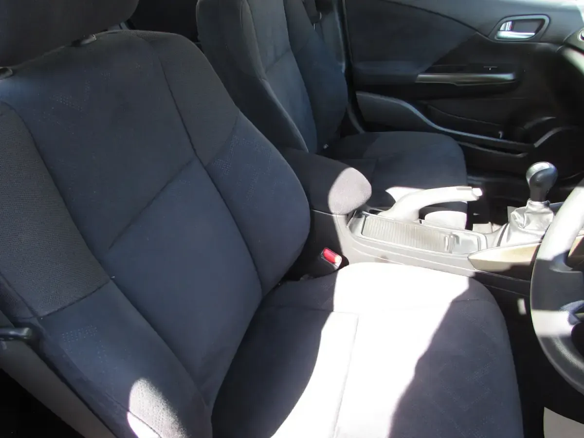 Begagnad Honda Civic SE 100 HK (73 kW) 2012 Grå Halvkombi