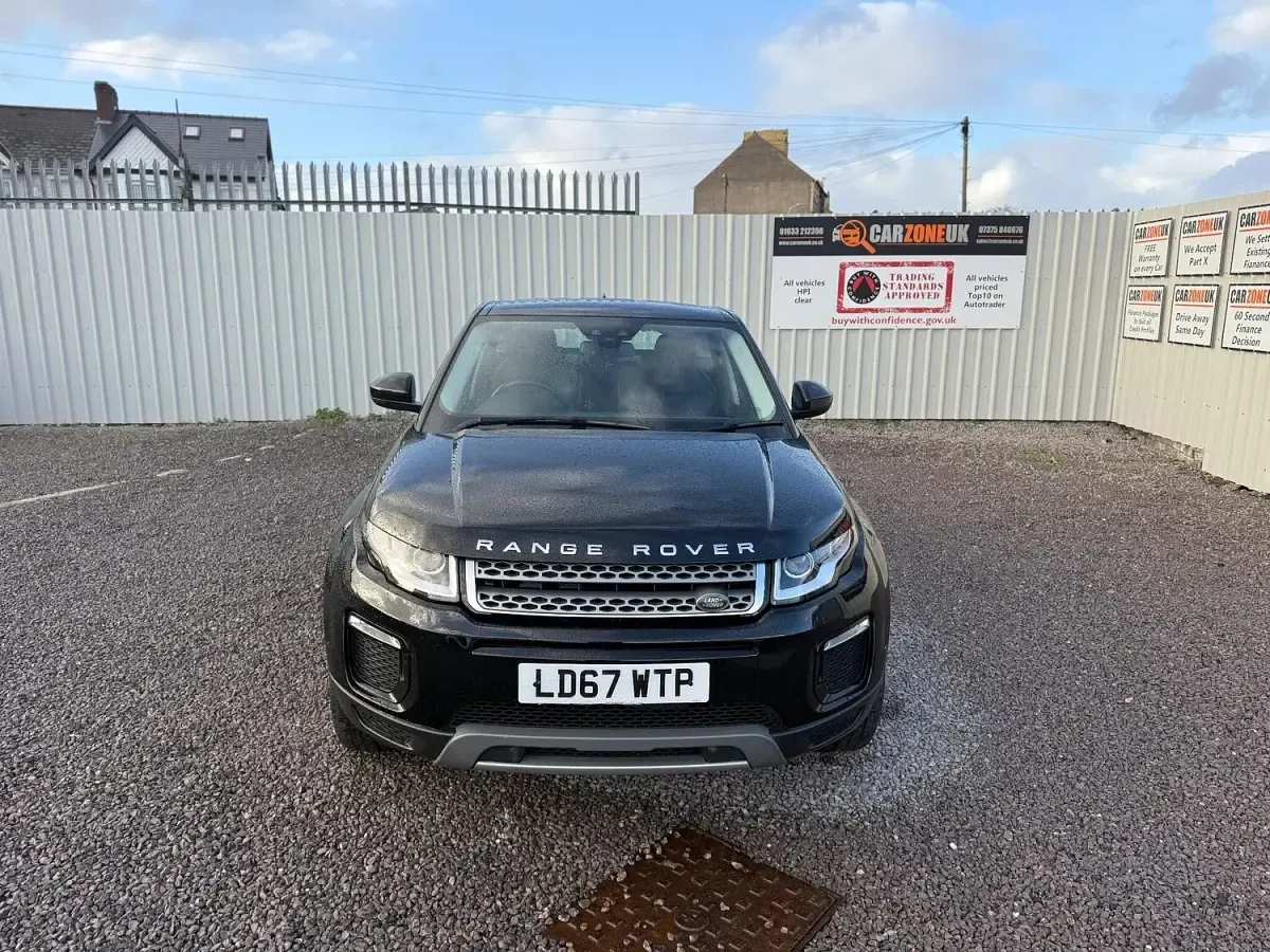Used Land Rover Range Rover evoque SE 2018 Black Estate