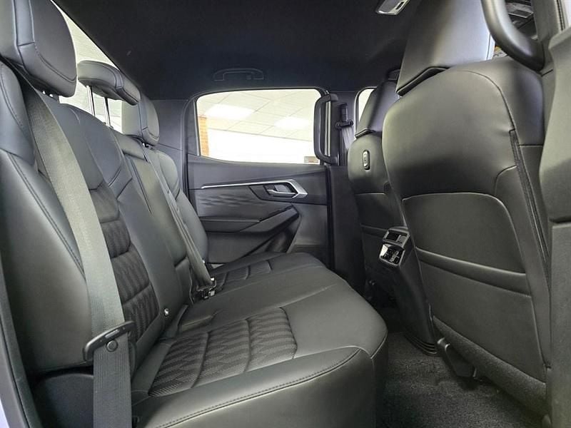 New Isuzu D-Max 2025 Silver Pickup