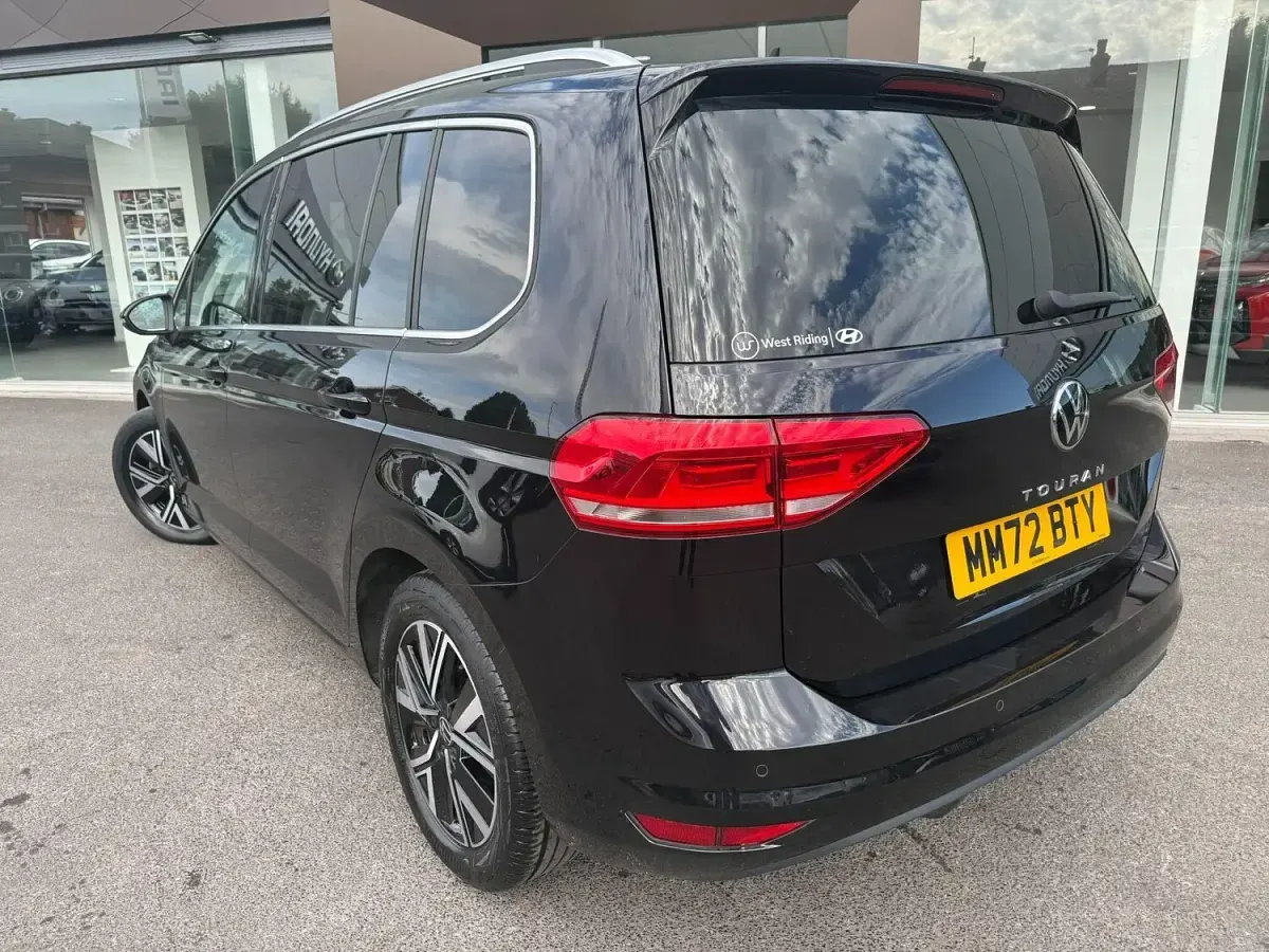 Used VW Touran SEL 150 HP (110 kW) 2023 Black MPV