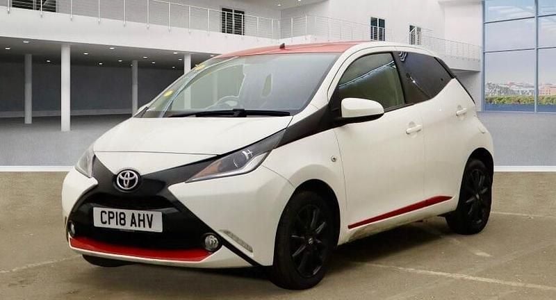 White Used 2018 Toyota Aygo x-press Hatchback | £6,990 (Good price) - Image 1/4