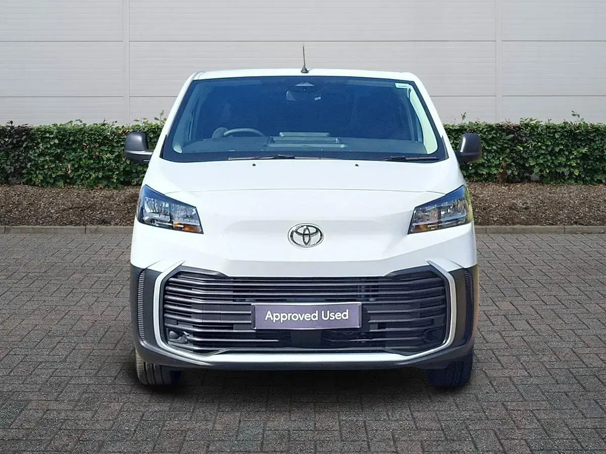 Used Toyota Proace 120 HP (88 kW) 2025 White MPV