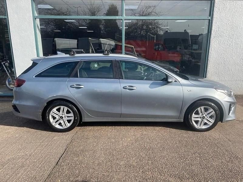 Used Kia Ceed Sportswagon 114 HP (83 kW) 2019 Silver Estate