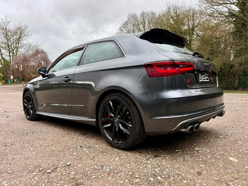 Begagnad Audi S3 Sportback Performance 2016 Grå Halvkombi