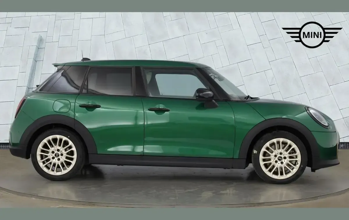 Used Mini Cooper Exclusive 200 HP (147 kW) 2024 Green Hatchback