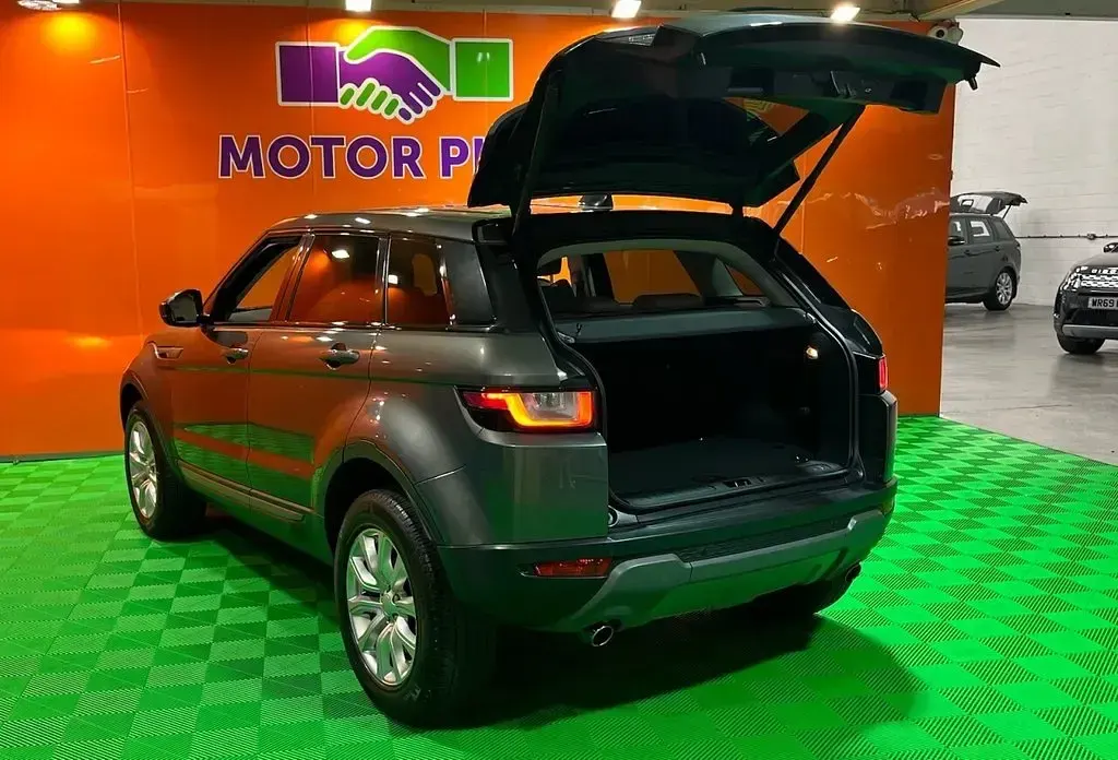Used Land Rover Range Rover evoque SE 180 HP (132 kW) 2019 Grey SUV