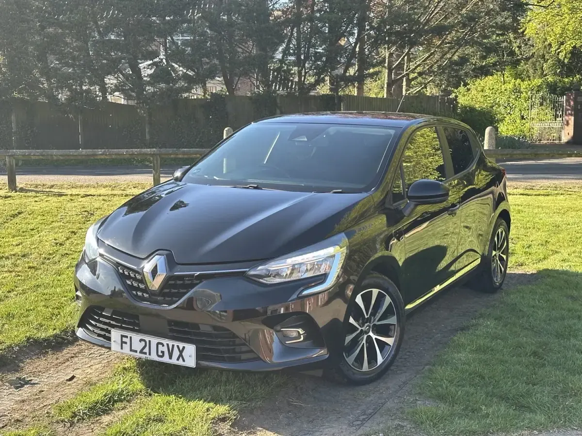 Używany Renault Clio V Iconic 85 KM (62 kW) 2021 Czarny Hatchback
