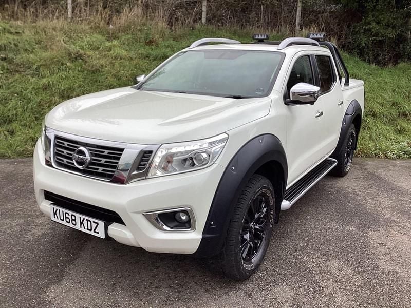 White Used 2018 Nissan Navara Tekna Pickup | £18,995 (Expensive) - Image 1/4