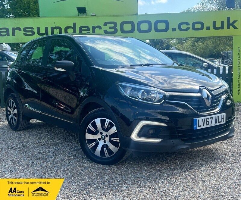 Black Used 2017 Renault Captur Expression+ SUV | £6,100 (Good price) - Image 1/4