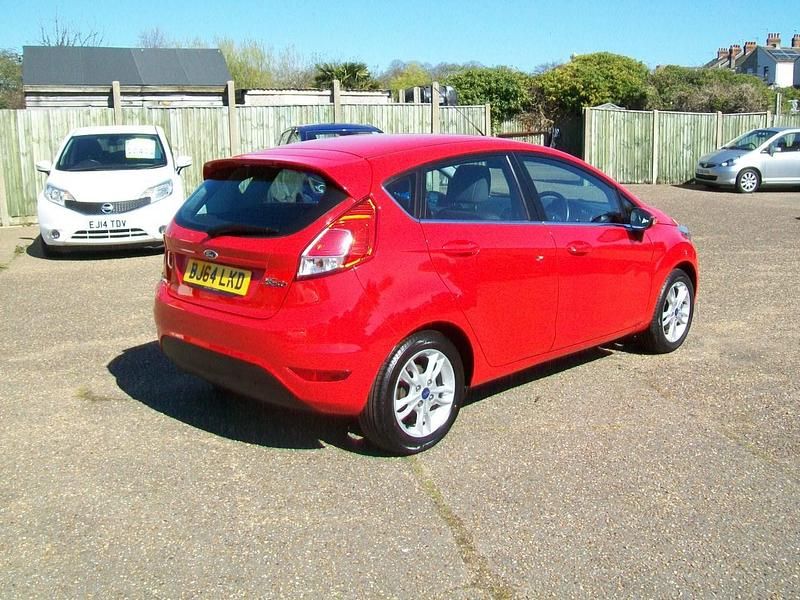 Used Ford Fiesta Zetec 82 HP (60 kW) 2014 Red Hatchback