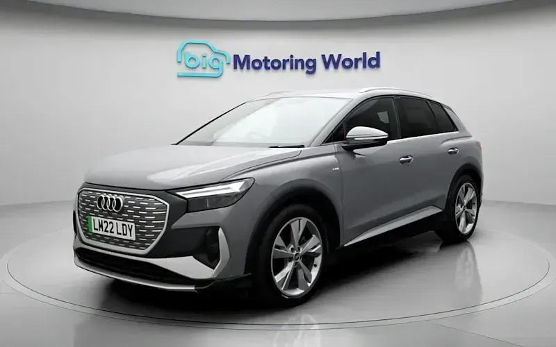Usado Audi Q4 e-tron S-Line 150 kW (204 HP) 2022 Cinzento SUV