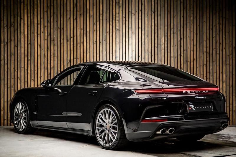 Usado Porsche Panamera 353 CV (259 kW) 2024 Negro Utilitario