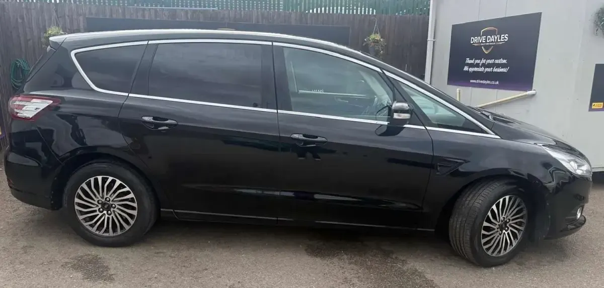 Used Ford S-MAX Titanium 190 HP (139 kW) 2019 Black MPV
