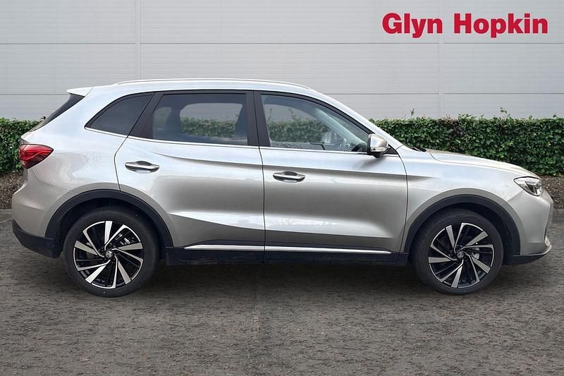 Used MG ZS Trophy 2025 Silver Hatchback