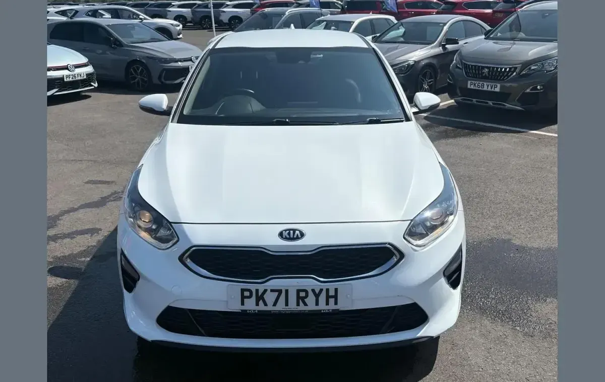 Used Kia Ceed 158 HP (116 kW) 2021 White Hatchback