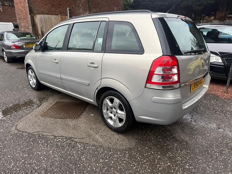 Second-hand Vauxhall Zafira 150 CP (110 kW) 2008 Bej Monovolum