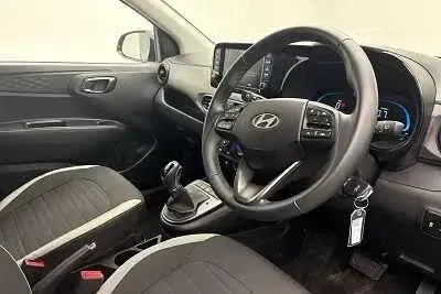 Used Hyundai i10 Advanced 63 HP (46 kW) 2025 Black Hatchback