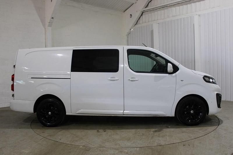 Used Vauxhall Vivaro Elite 150 HP (110 kW) 2020 White MPV
