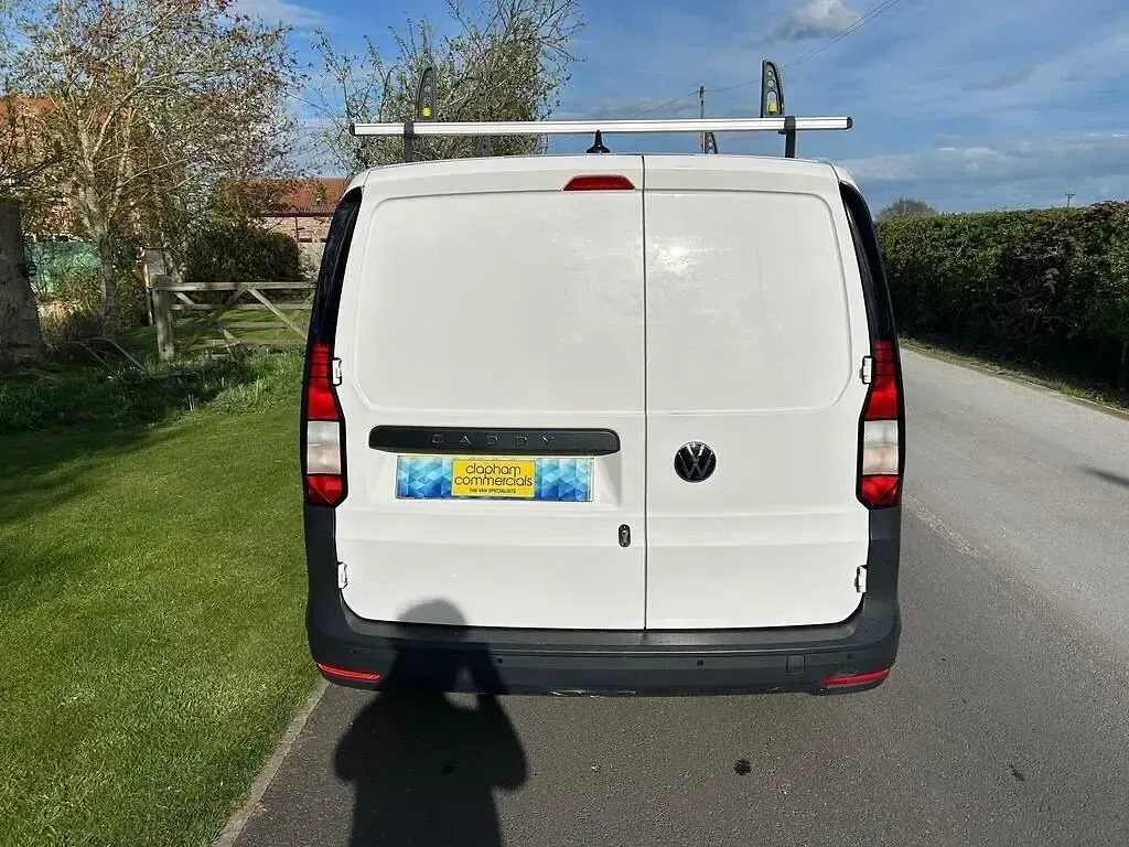 Begagnad VW Caddy 102 HK (75 kW) 2022 Vit Minibuss