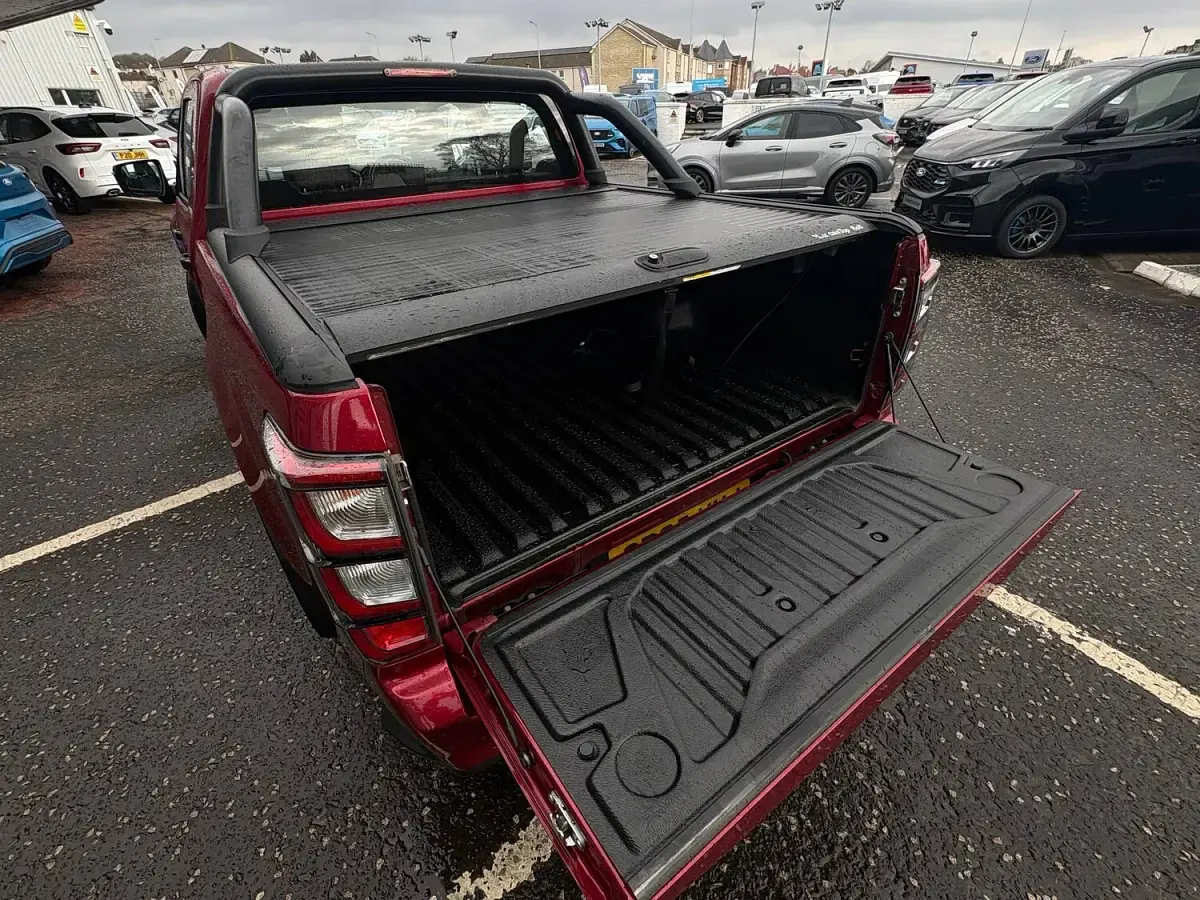 Used Isuzu D-Max 163 HP (119 kW) 2025 Red Pickup