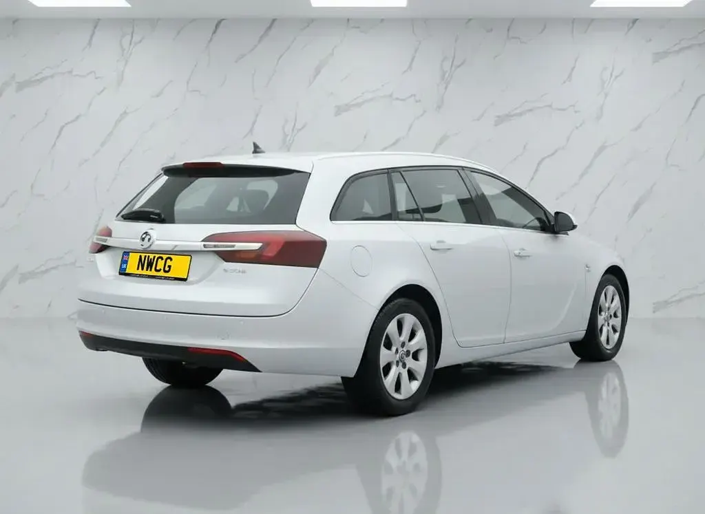 Used Vauxhall Insignia SRi 163 HP (119 kW) 2014 Silver Estate