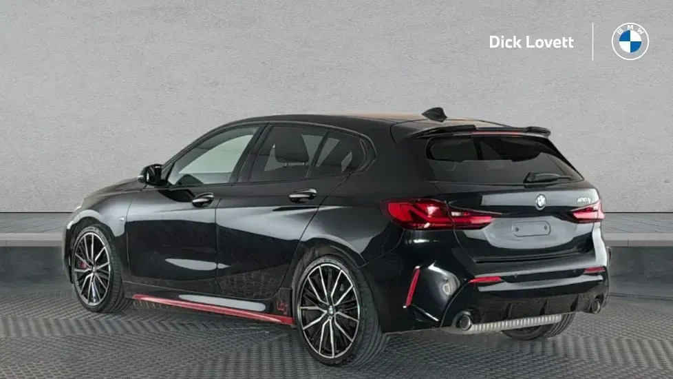 Begagnad BMW 128 Shadowline 261 HK (191 kW) 2023 Svart Halvkombi