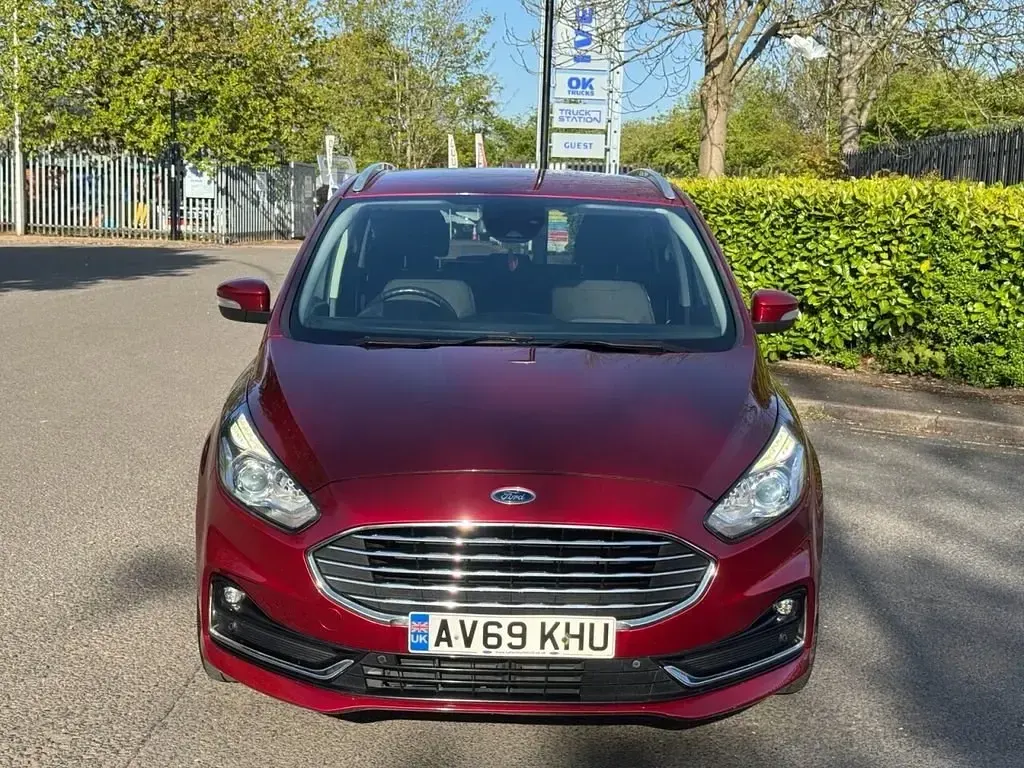 Usado Ford S-MAX Titanium 150 CV (110 kW) 2019 Rojo Monovolumen