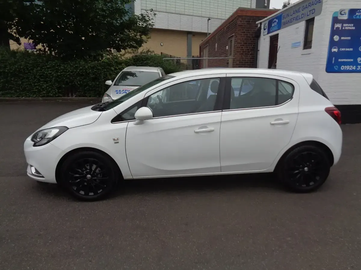 Used Vauxhall Corsa 2015 White Hatchback