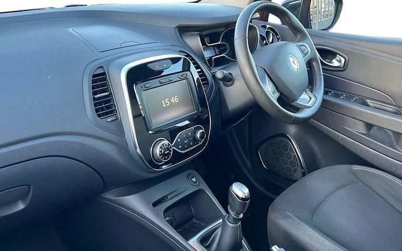 Used Renault Captur Iconic 131 HP (96 kW) 2019 Orange/black SUV