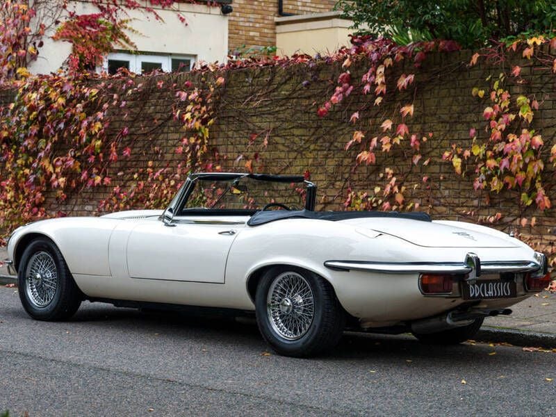 Used Jaguar E-Type 318 HP (233 kW) 1973 White Cabriolet