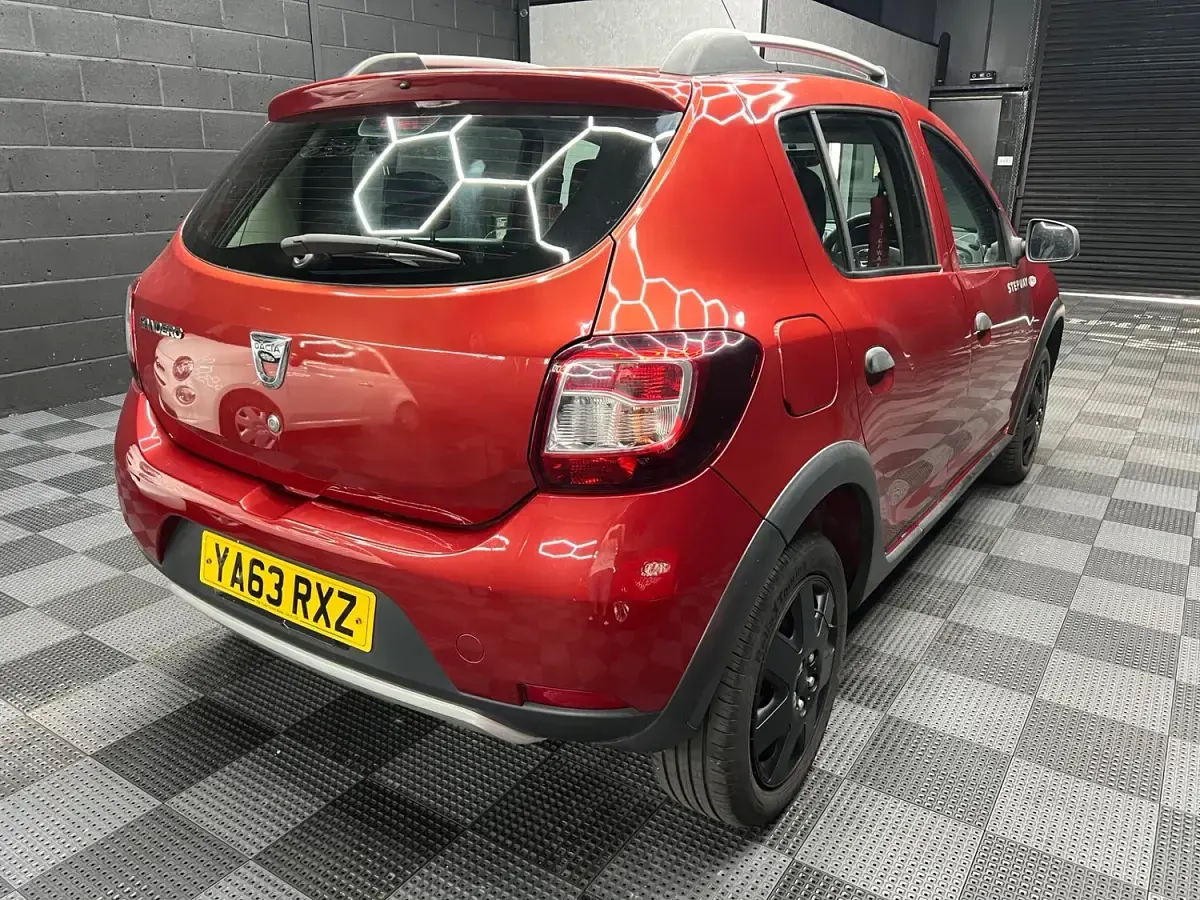Used Dacia Sandero Ambiance 90 HP (66 kW) 2014 Red Hatchback